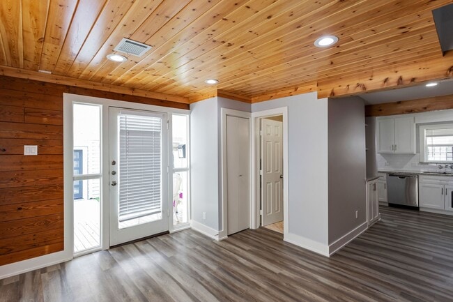 Building Photo - 2005 Portsmouth St