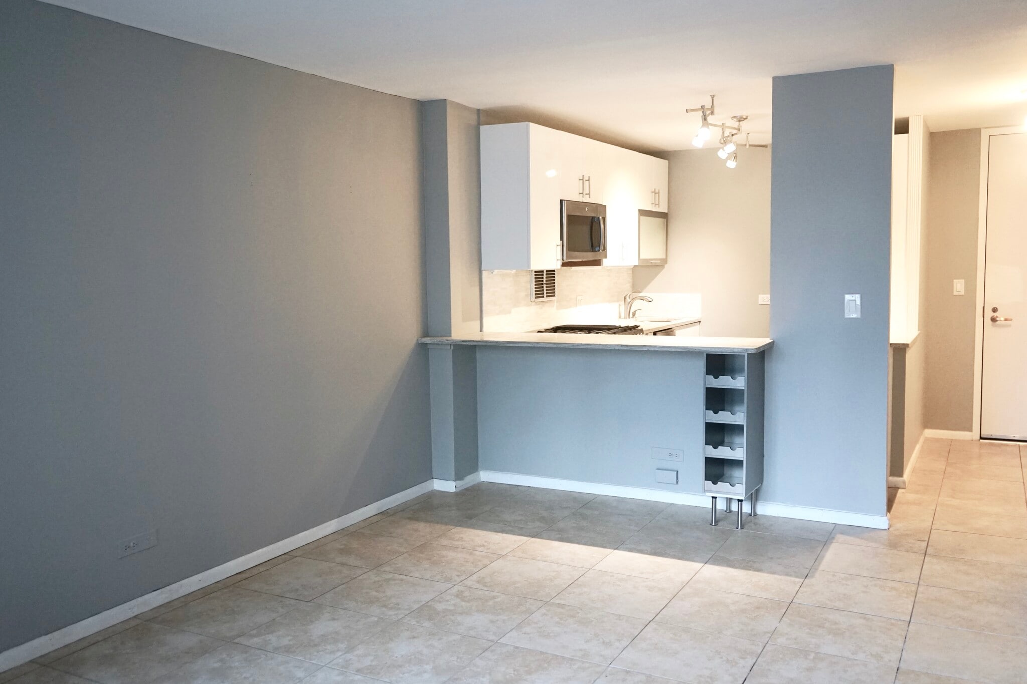 Building Photo - 400 E Randolph St