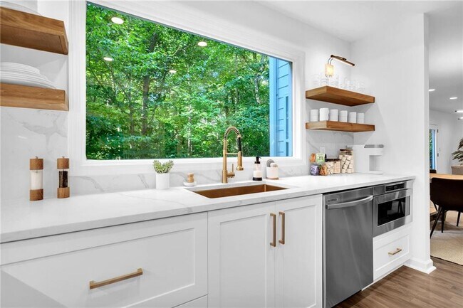 Building Photo - 3882 The Ascent NE