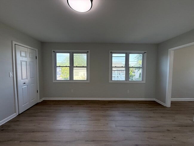 Building Photo - 40 Eisenhower Dr