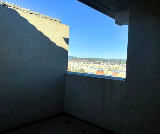 Building Photo - 1 Bedroom Home with Office/Loft - At DUBLIN Side Near BART Station