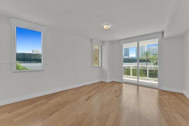 Building Photo - 901 Brickell Key Blvd