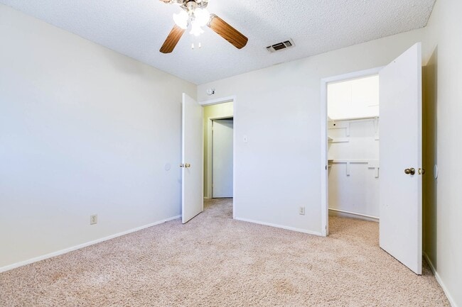 Building Photo - PAY NO SECURITY DEPOSIT! Spacious 3-bedroo...