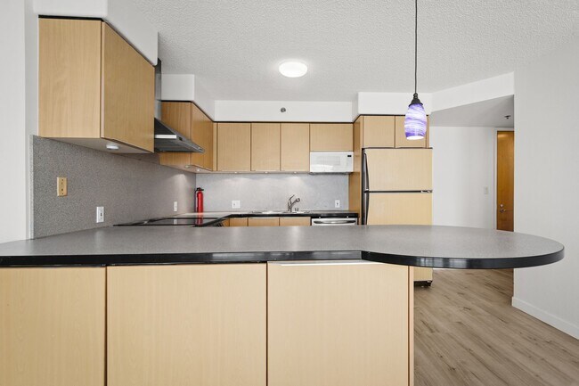 Building Photo - 801 S King St