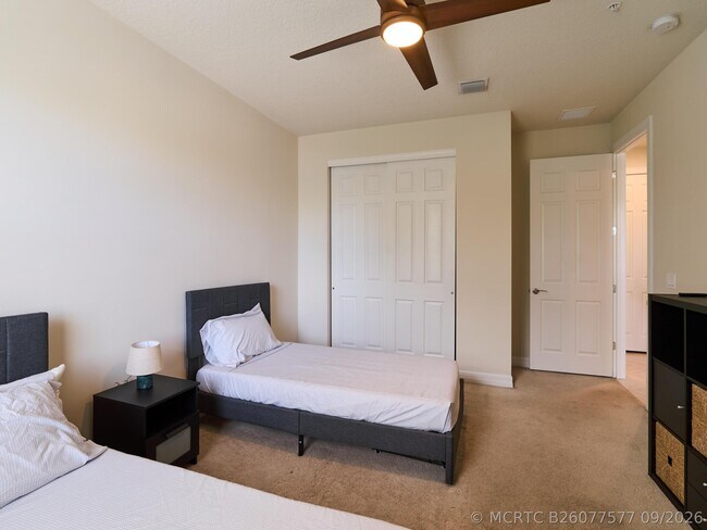 Building Photo - 1080 Community Dr