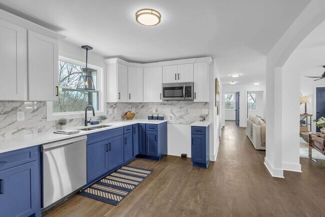 Building Photo - Beautiful Remodeled Ranch House in Madison