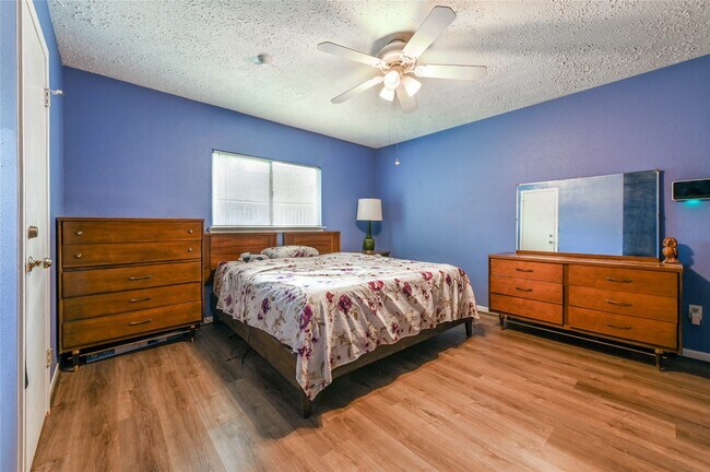 Building Photo - 2630 Hollymist Dr