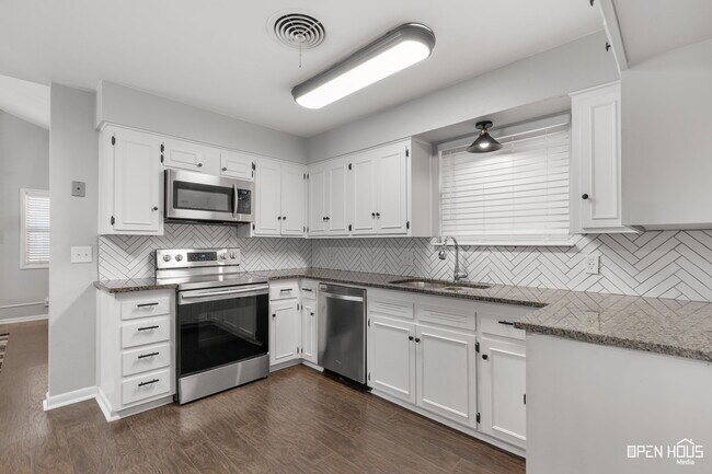 Building Photo - 4805 Big Bend Dr