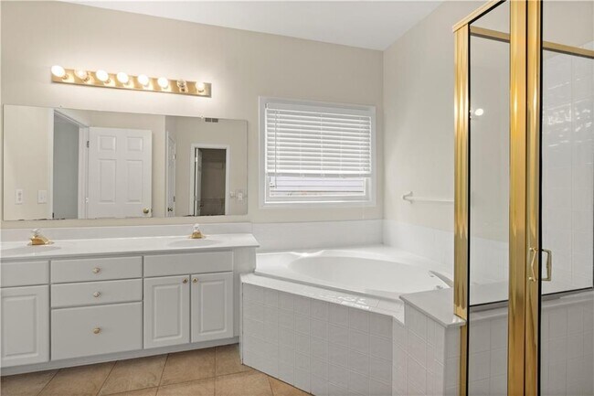 Building Photo - 1124 Sadlers Way