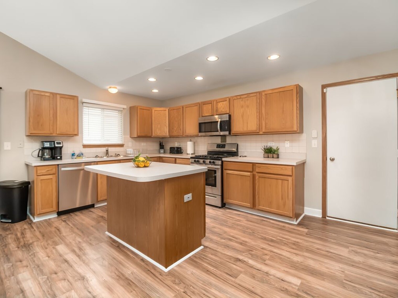 Building Photo - 1810 Wind Song Dr