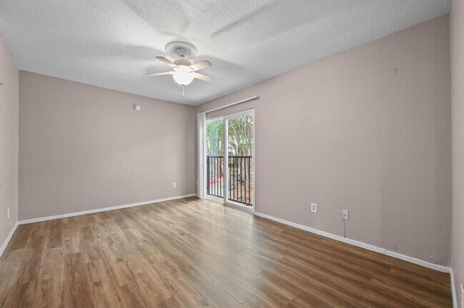 Building Photo - 2124 Burton Dr