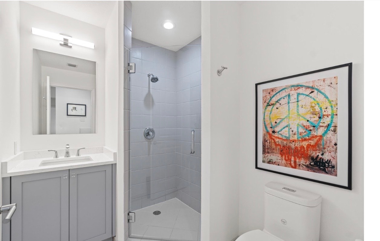 Building Photo - 701 S Olive Ave