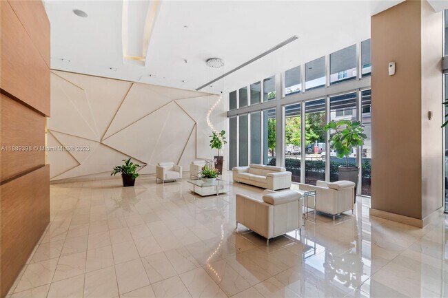 Building Photo - 1111 SW 1st Ave