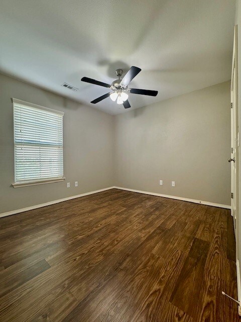 Building Photo - 2904 SW Amberwood Ave