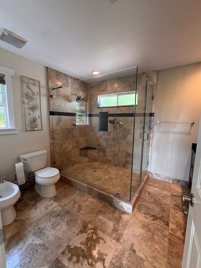 Building Photo - Private Gated Luxury Estate on Acreage with Pool, Pond & Solar in Prime Newcastle Location