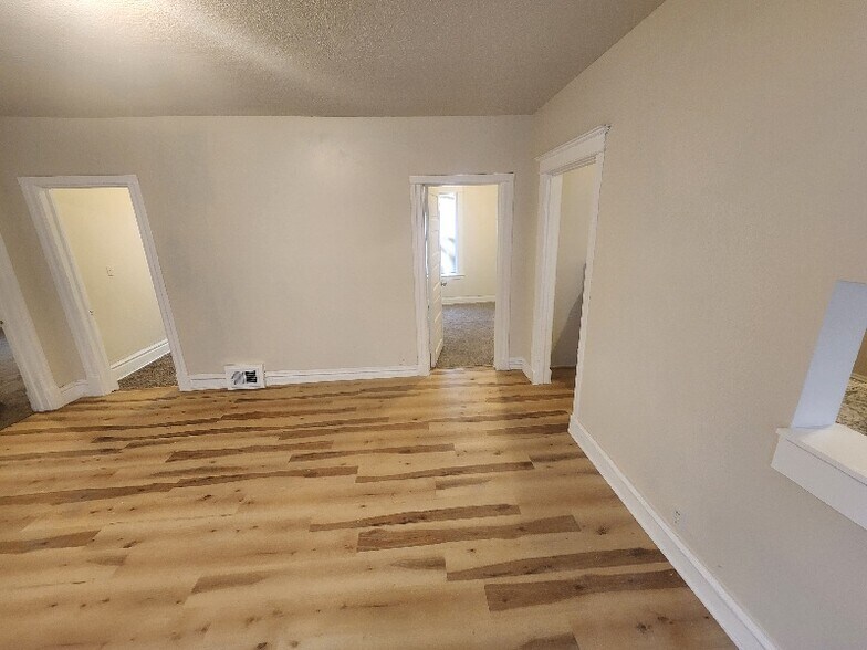 Building Photo - 216 Adams St