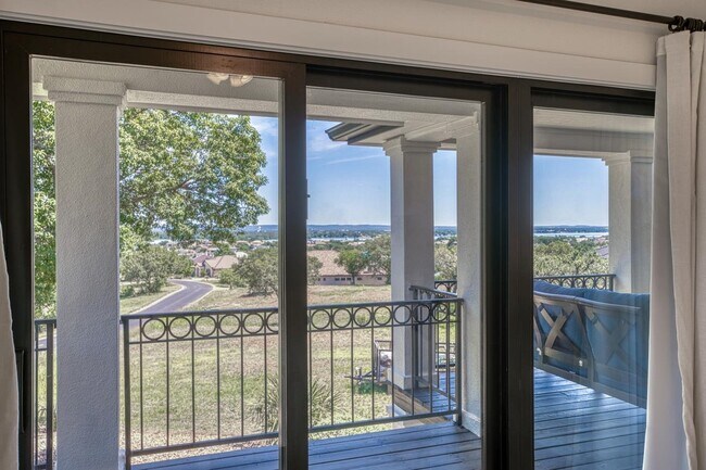 Building Photo - 3305 Close Call