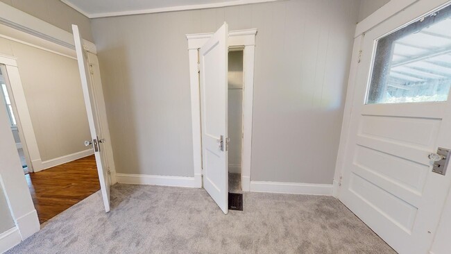 Building Photo - Old Brooklyn - 3 Bedroom Single Family Home