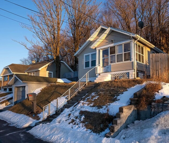 Building Photo - 411 Voorhis St