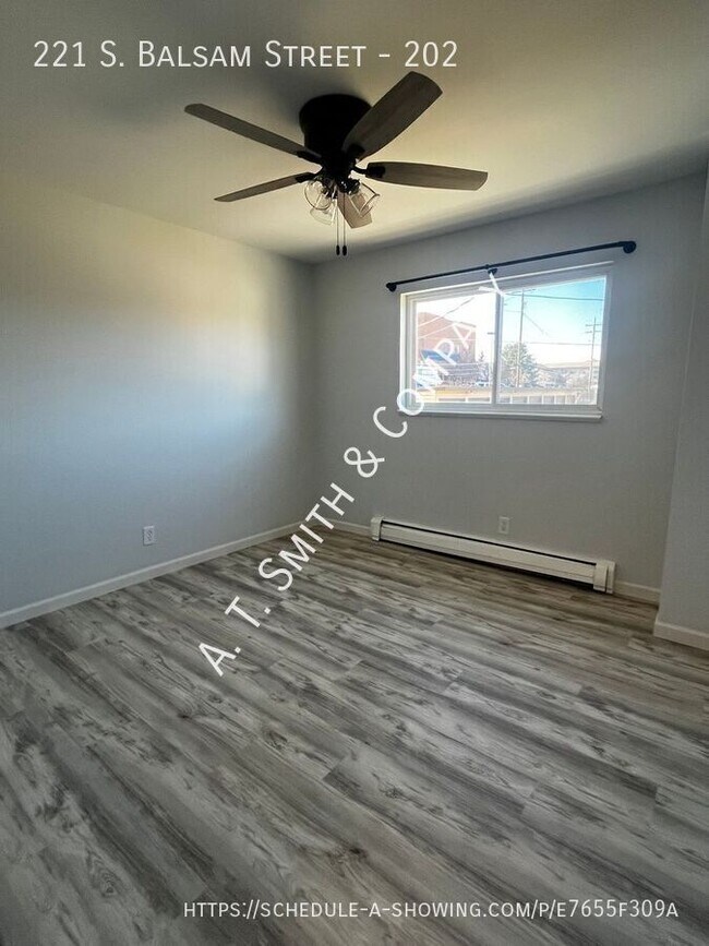 Building Photo - 221 S Balsam St