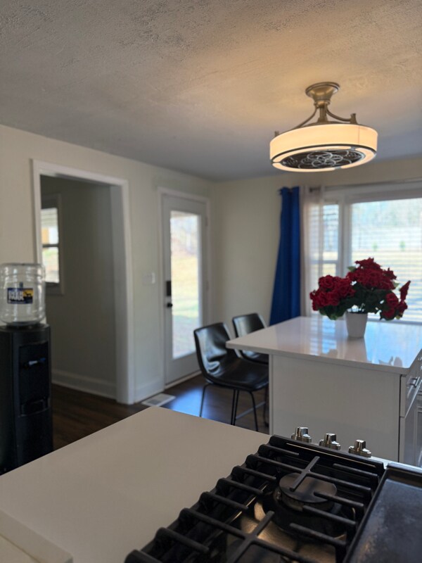 Building Photo - 6930 Dogwood Ln