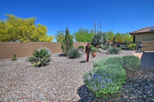 Building Photo - 4394 N Hummingbird Dr