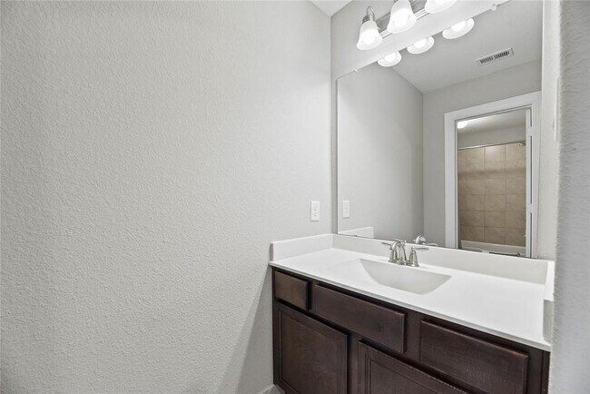 Building Photo - 2411 Jitterbug Ln