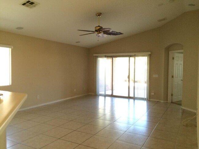 Building Photo - Carry Over Showing: This property has been...