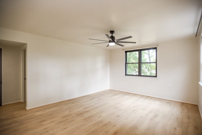 Building Photo - Farragut Flats