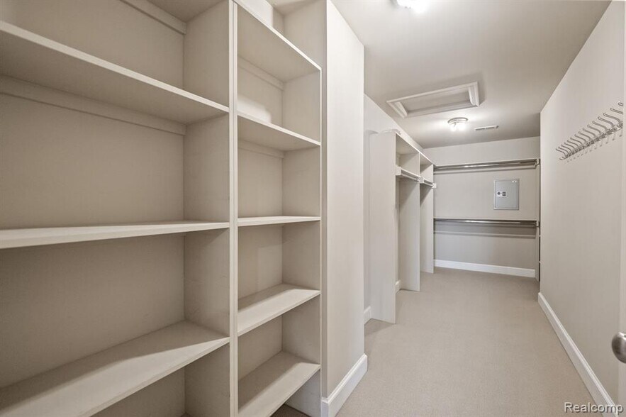 Building Photo - 3782 Pine Lake Knoll Dr