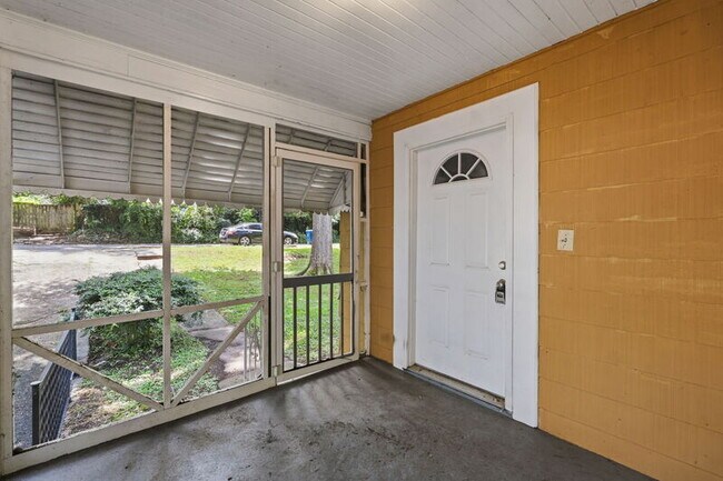Building Photo - 178 Meador Way SE