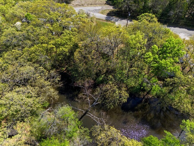 Building Photo - 105 Lazy Ike Ln