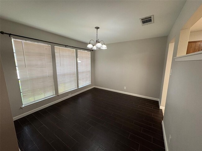 Building Photo - 307 Ridgewood Dr