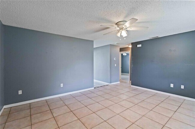 Building Photo - 284 Lomond Dr