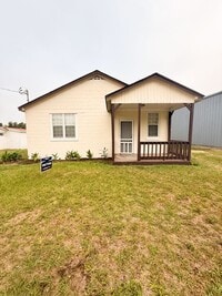 Building Photo - 704 Conoley Ave