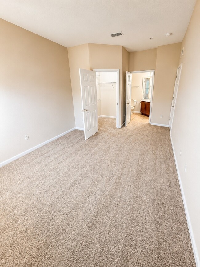 Building Photo - 3338 Robert Trent Jones Dr
