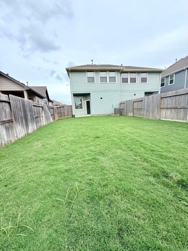 Building Photo - 1539 Crystal Stream Dr