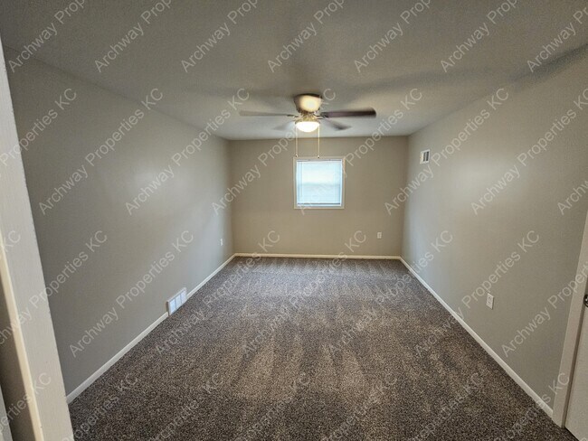 Building Photo - 13016 W 76th Terrace