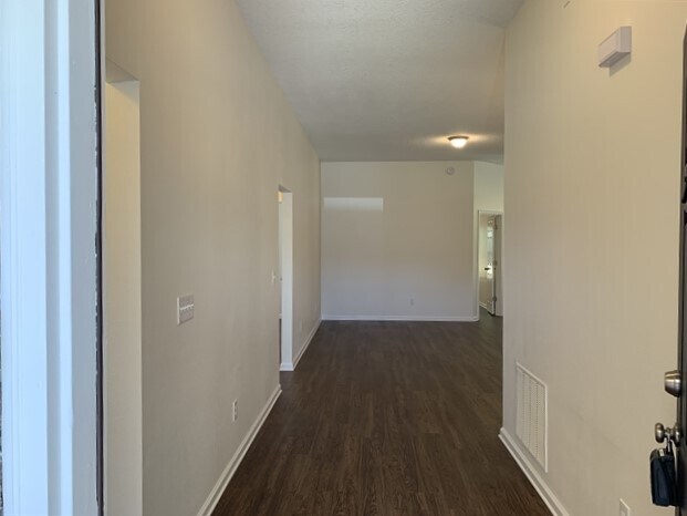 Building Photo - 98 Marisco Way