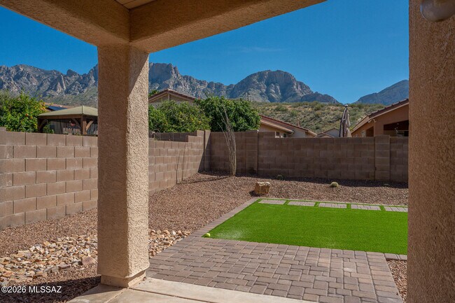 Building Photo - 2468 E Stone Stable Dr