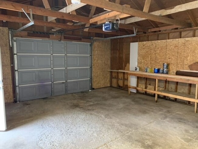 Building Photo - Cute 2 Bedroom in West Redding