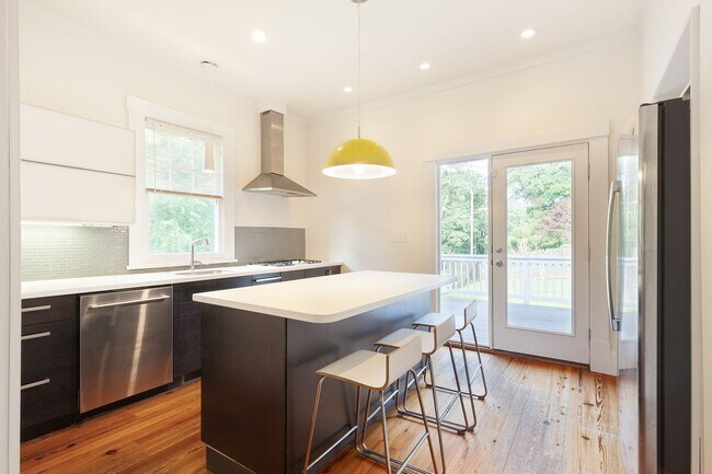 Building Photo - Charming 1920's Bungalow w/ Modern Upgrade...