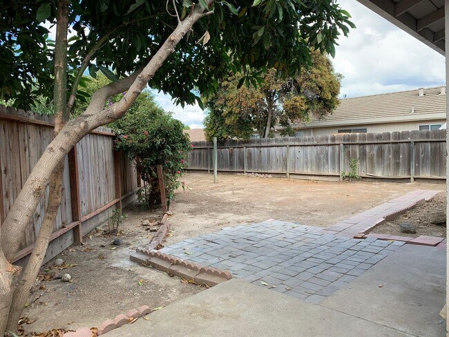 Building Photo - 1590 Cembellin Dr
