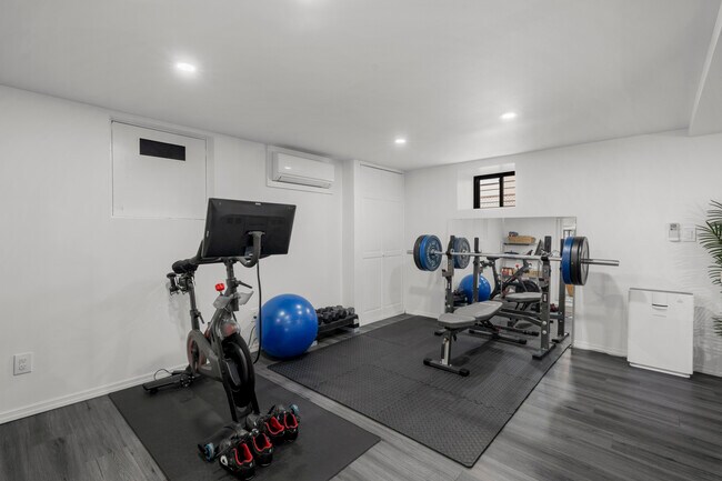 Building Photo - 217 Soundview Ave