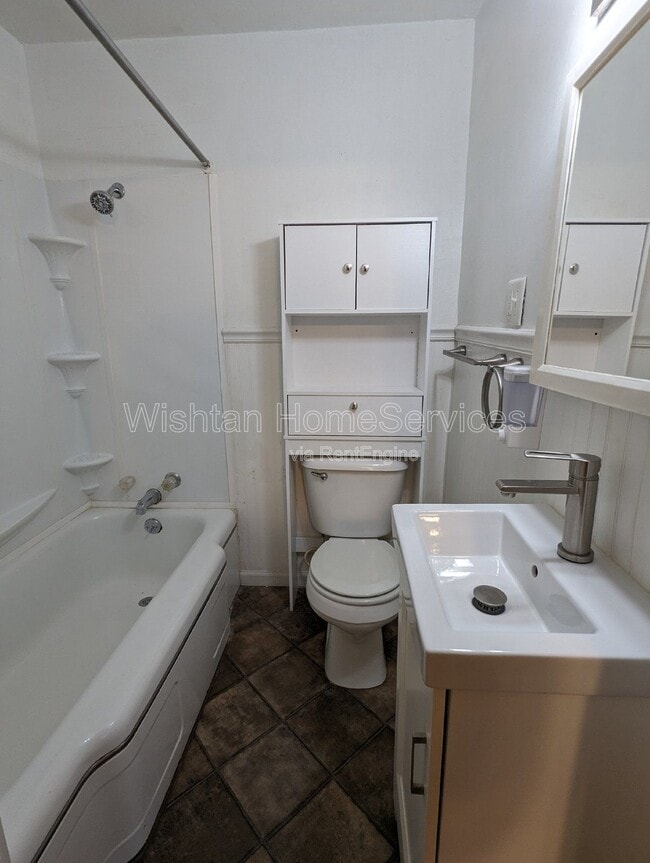 Building Photo - 410 N Monroe St