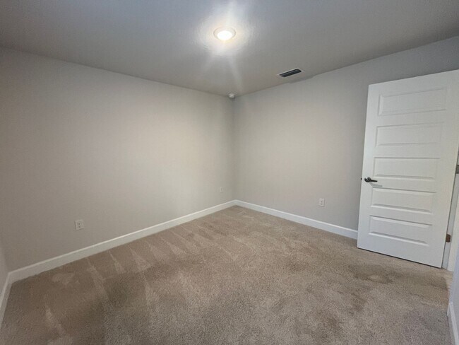 Building Photo - 2567 Averland Lp