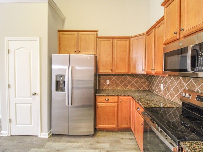 Building Photo - Gorgeous Corner-Lot Home in Canebrake Club – Lawn Care Included