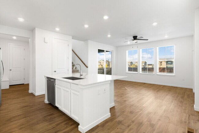Building Photo - Charming 3 beds 2 baths in Commerce City! ...