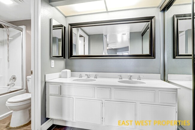 Building Photo - 21 Lobelia