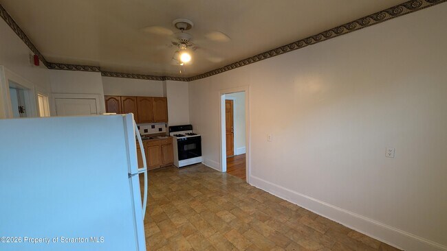 Building Photo - 914 W Lackawanna Ave